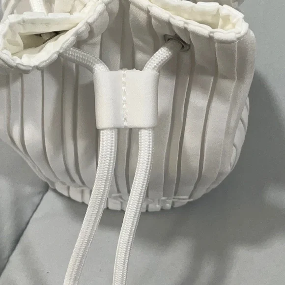 Dior White Cosmetic Case with Elegant Pleats - Picture 4 of 7